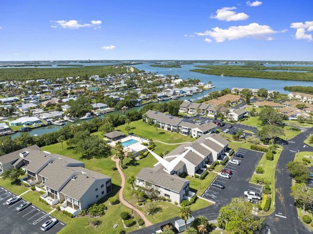 3209 S Lakeview Circle #8-101, Hutchinson Island