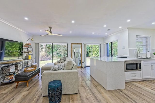 10900 Sw 124th Road, Miami