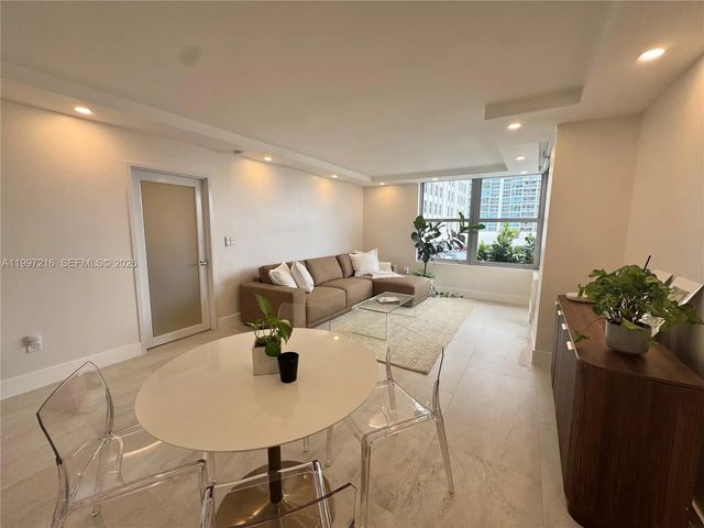 2 of 37 - 2899 Collins Avenue #424, Miami Beach, FL