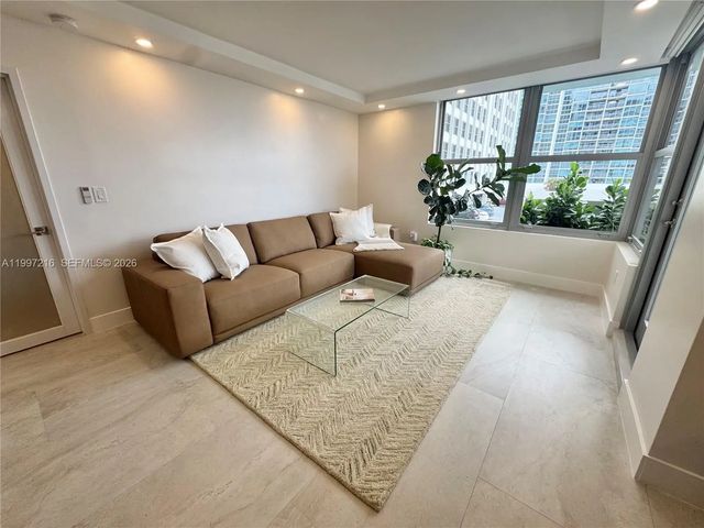 3 of 37 - 2899 Collins Avenue #424, Miami Beach, FL
