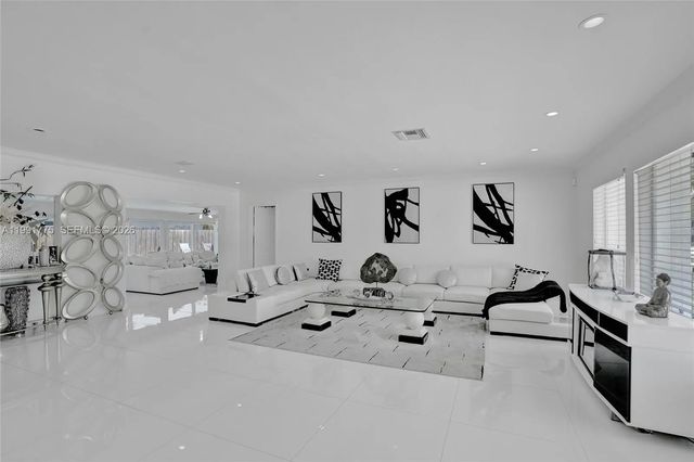 4 of 28 - 4100 Bayview Drive, Fort Lauderdale, FL