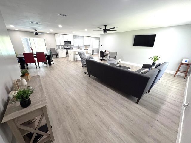 4 of 35 - 1401 Nw 75th Terrace, Plantation, FL
