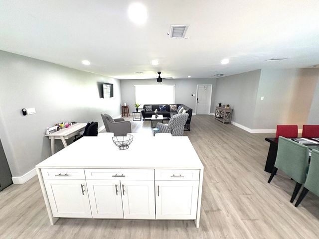 5 of 35 - 1401 Nw 75th Terrace, Plantation, FL