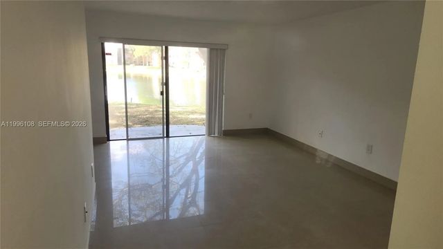 3 of 22 - 210 E Palm Circle E, Pembroke Pines, FL