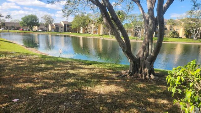 5 of 22 - 210 E Palm Circle E, Pembroke Pines, FL