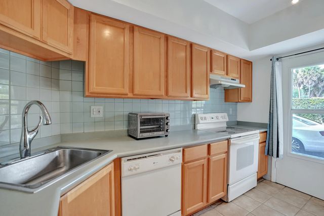 4 of 38 - 900 Sw 12th Street #100, Fort Lauderdale, FL