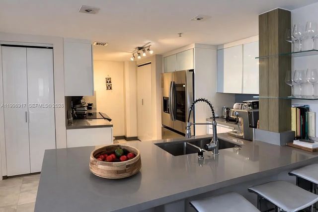 701 Brickell Key Boulevard #1611, Miami