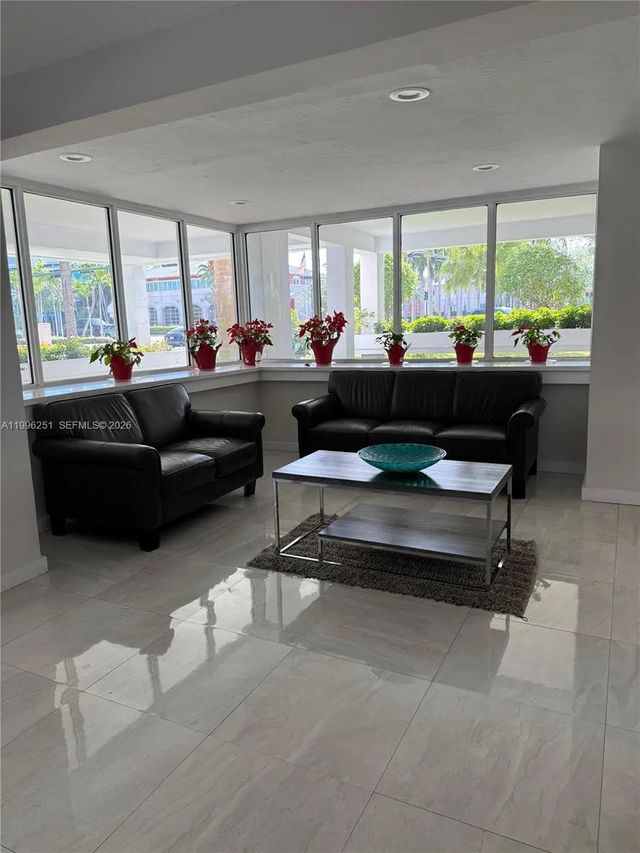 4 of 26 - 555 Crandon Boulevard #43, Key Biscayne, FL