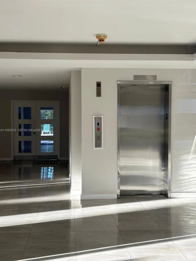 5 of 26 - 555 Crandon Boulevard #43, Key Biscayne, FL