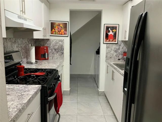 4 of 8 - 1300 W 53rd Street #35, Hialeah, FL
