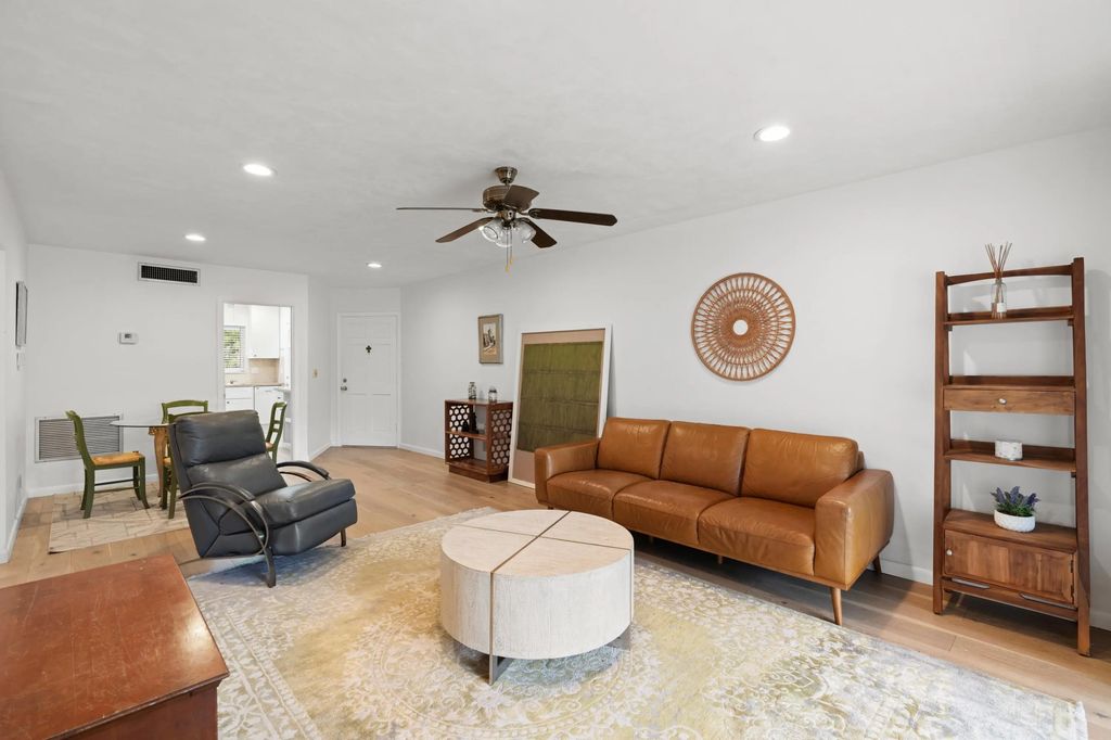 8 Garden Street #206r, Tequesta