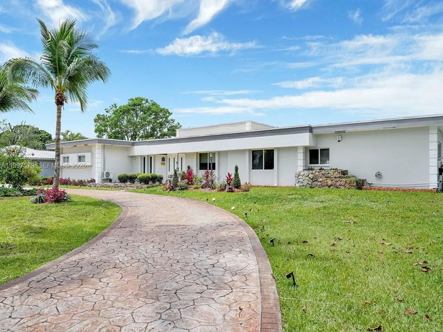 2 of 50 - 621 E Tropical Way, Plantation, FL
