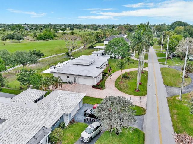 3 of 50 - 621 E Tropical Way, Plantation, FL