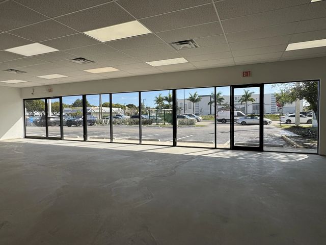 4 of 12 - 777 E Oakland Park Boulevard, Oakland Park, FL
