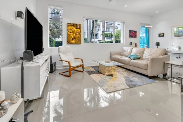 1045 Ne 18th Avenue #102, Fort Lauderdale