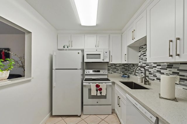 4 of 29 - 126 Southampton B, West Palm Beach, FL