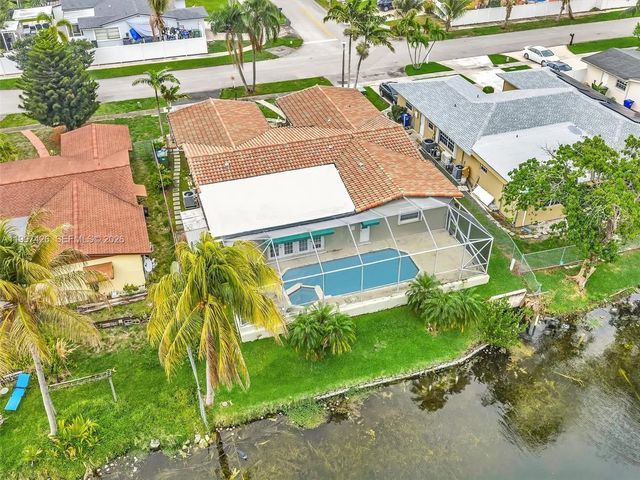 2 of 35 - 1900 Nw 95th Avenue, Pembroke Pines, FL