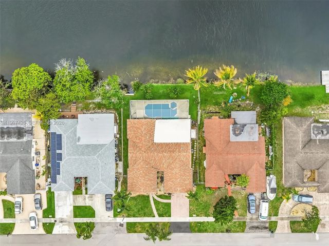 3 of 35 - 1900 Nw 95th Avenue, Pembroke Pines, FL