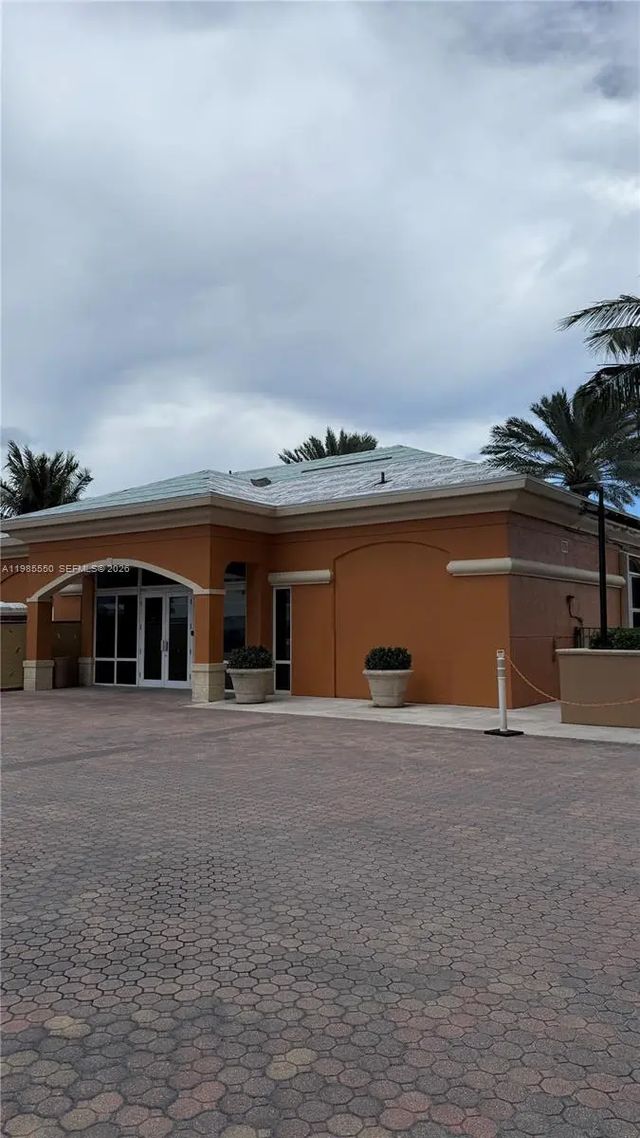 4 of 65 - 2080 S Ocean Drive #905, Hallandale Beach, FL