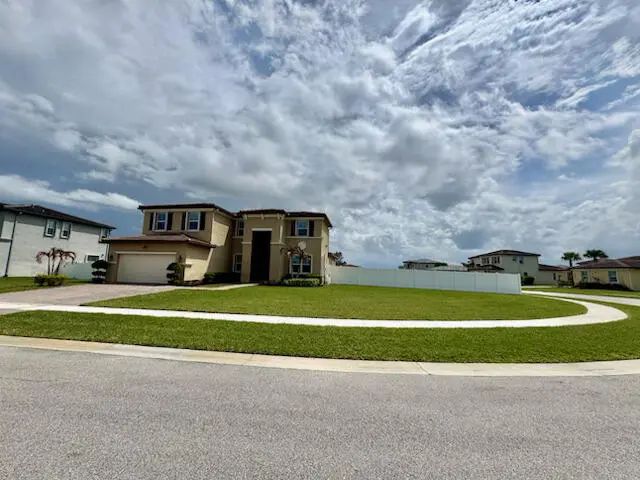 3 of 30 - 7401 Nw Farnsworth Circle Nw, Port St. Lucie, FL