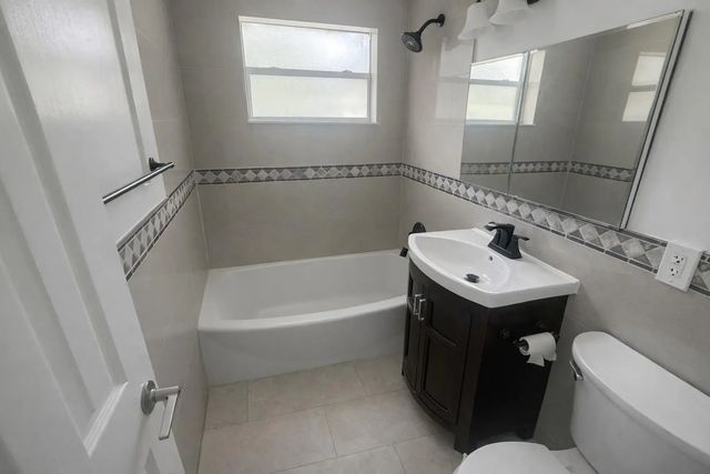 4 of 8 - 2800 Sw 9th Street, Fort Lauderdale, FL