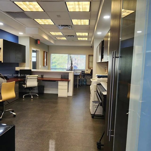 2441 Nw 93 #104-b, Doral