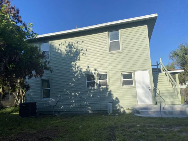 2 of 14 - 319 N 11th Street, Fort Pierce, FL