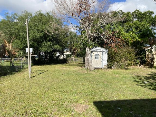 4 of 14 - 319 N 11th Street, Fort Pierce, FL