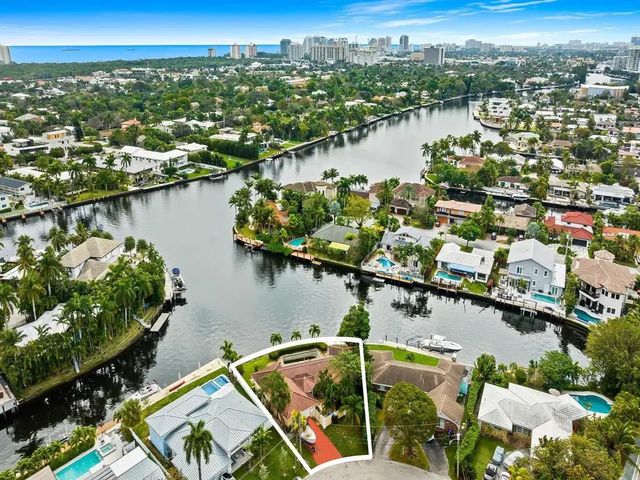 3 of 14 - 2212 Ne 17th Place, Fort Lauderdale, FL