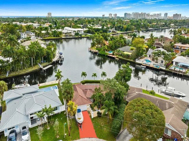 4 of 14 - 2212 Ne 17th Place, Fort Lauderdale, FL