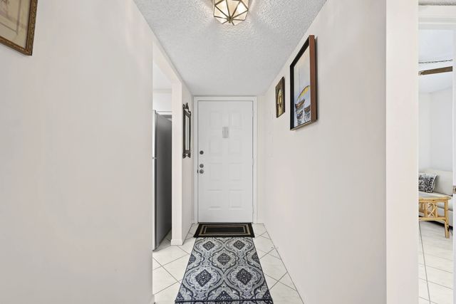 4 of 32 - 3154 Via Poinciana #412, Greenacres, FL