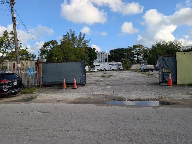 3175 Nw 75th Street, Miami