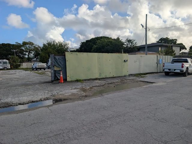 3 of 7 - 3175 Nw 75th Street, Miami, FL