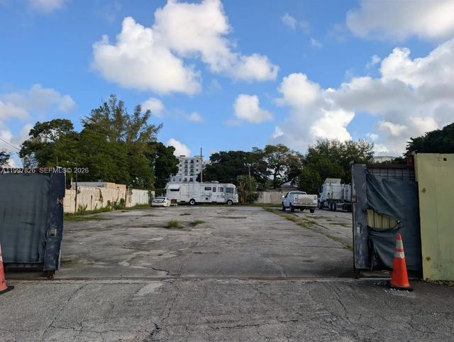 4 of 7 - 3175 Nw 75th Street, Miami, FL