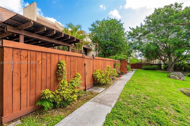 6724 Sw 114th Place #e, Miami