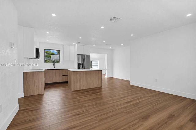4 of 35 - 2460 Nw 175th Street, Miami Gardens, FL
