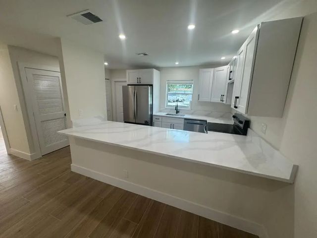 4 of 21 - 435 Sw Natura Avenue #a, Deerfield Beach, FL