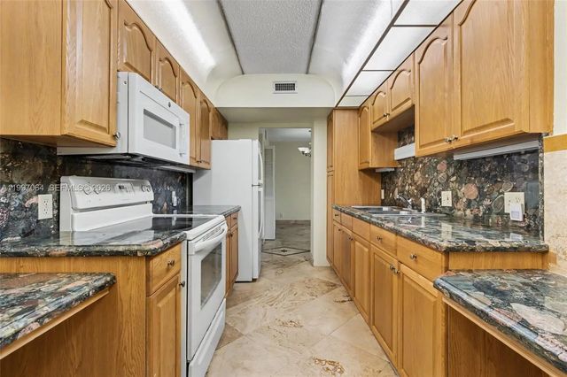 2 of 36 - 4200 Hillcrest Drive #408, Hollywood, FL