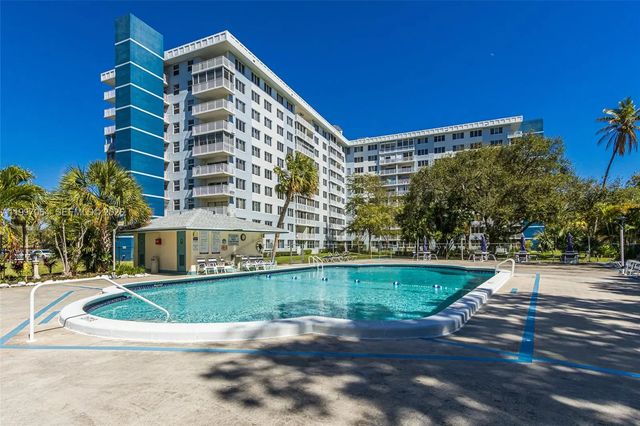 3 of 36 - 4200 Hillcrest Drive #408, Hollywood, FL