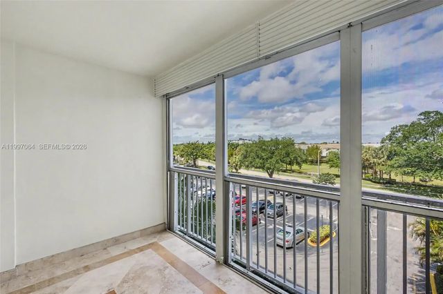 5 of 36 - 4200 Hillcrest Drive #408, Hollywood, FL