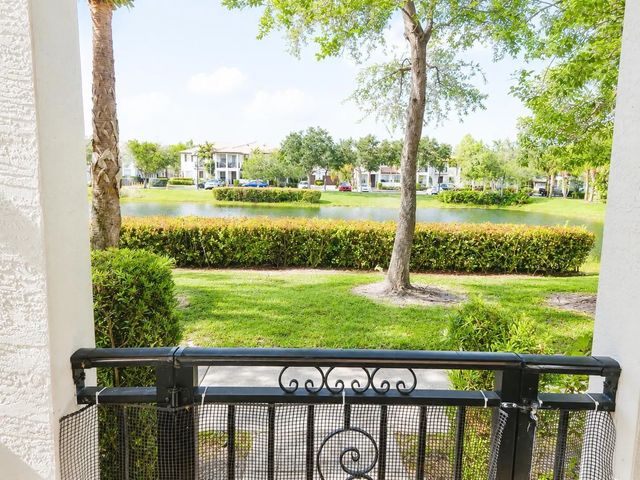3 of 16 - 4720 Mimosa Place #909, Coconut Creek, FL