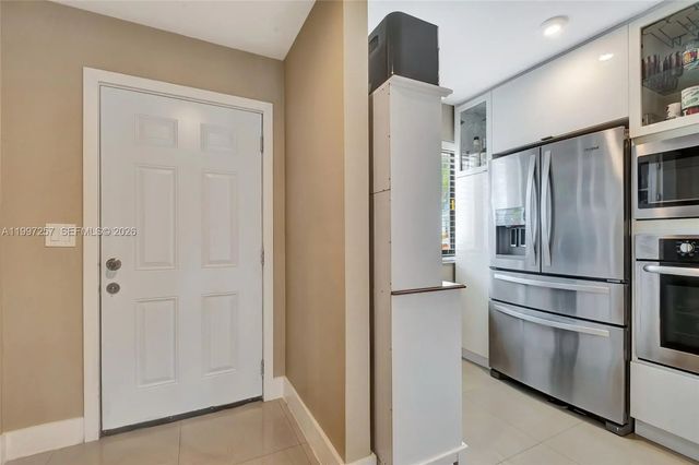 4 of 27 - 21300 San Simeon Way #k2, Miami, FL