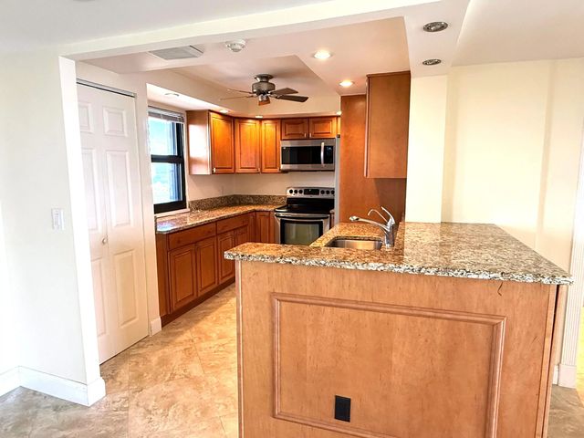 4 of 8 - 5200 N Flagler Drive #1604, West Palm Beach, FL