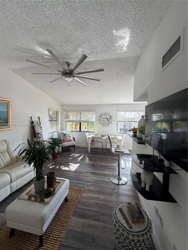3 of 21 - 10670 Sw 156th Place #308, Miami, FL