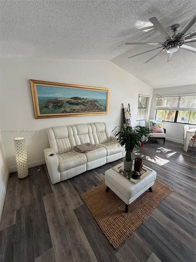 4 of 21 - 10670 Sw 156th Place #308, Miami, FL