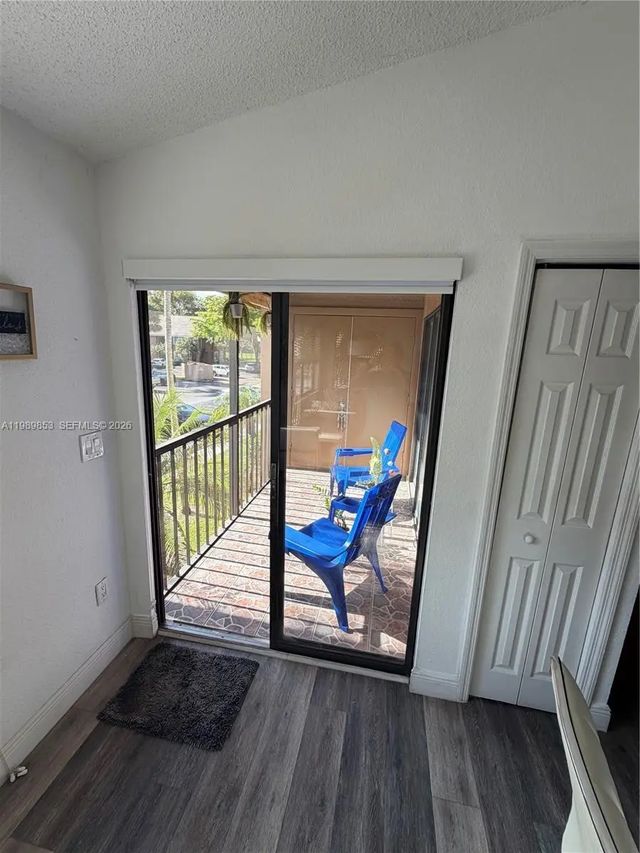 5 of 21 - 10670 Sw 156th Place #308, Miami, FL