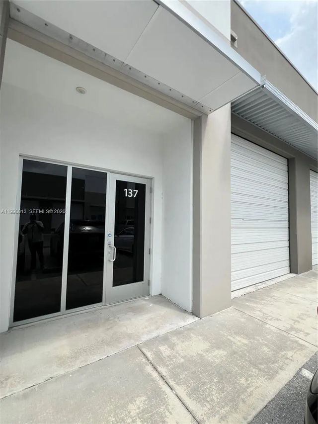 10890 Nw 17th Street #137, Sweetwater
