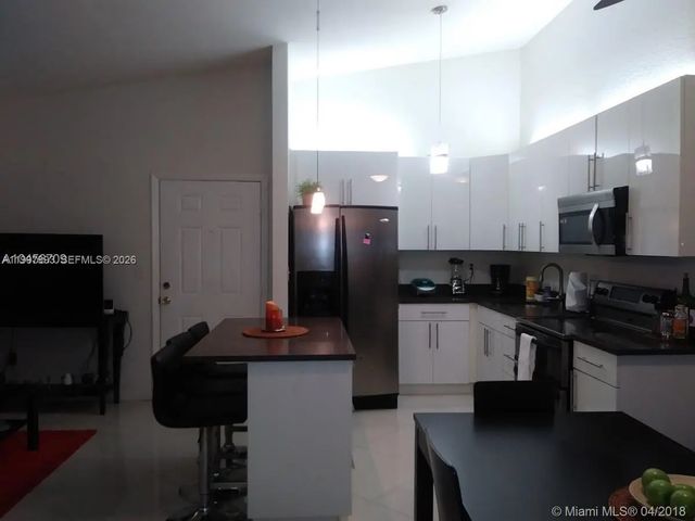 5 of 33 - 907 Ne 199th Street #204, Miami, FL