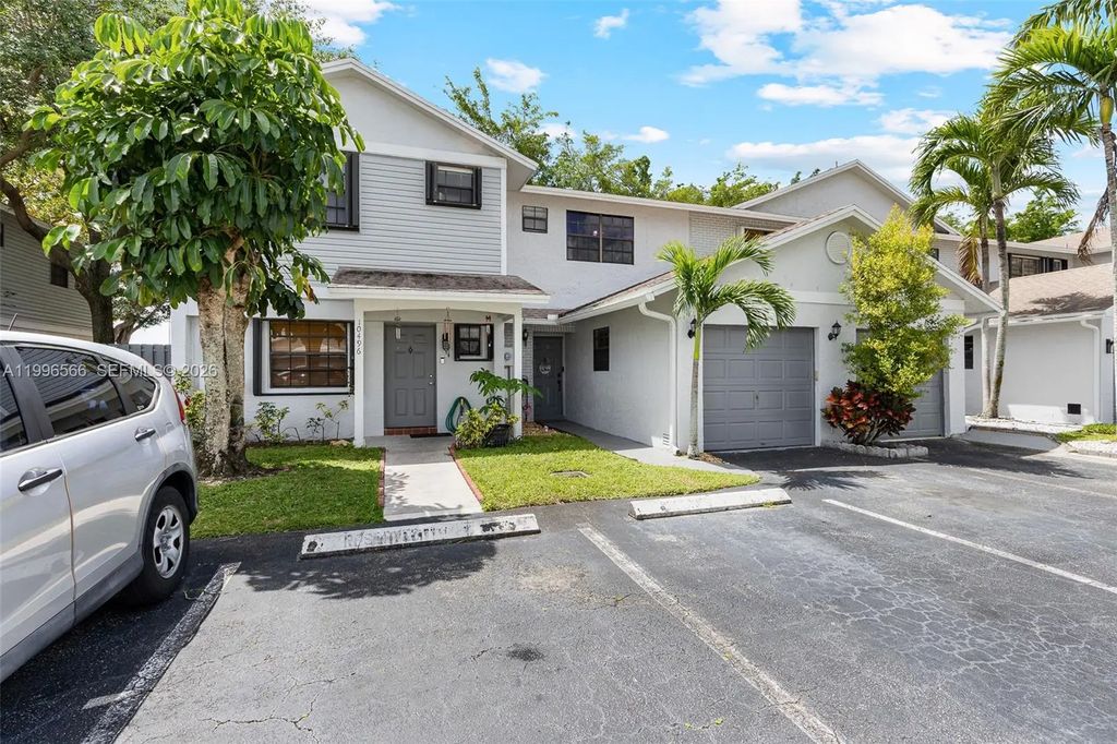 10500 Nw 3rd Street, Pembroke Pines