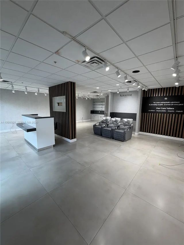 5901 Nw 183rd Street #suite 109, Hialeah